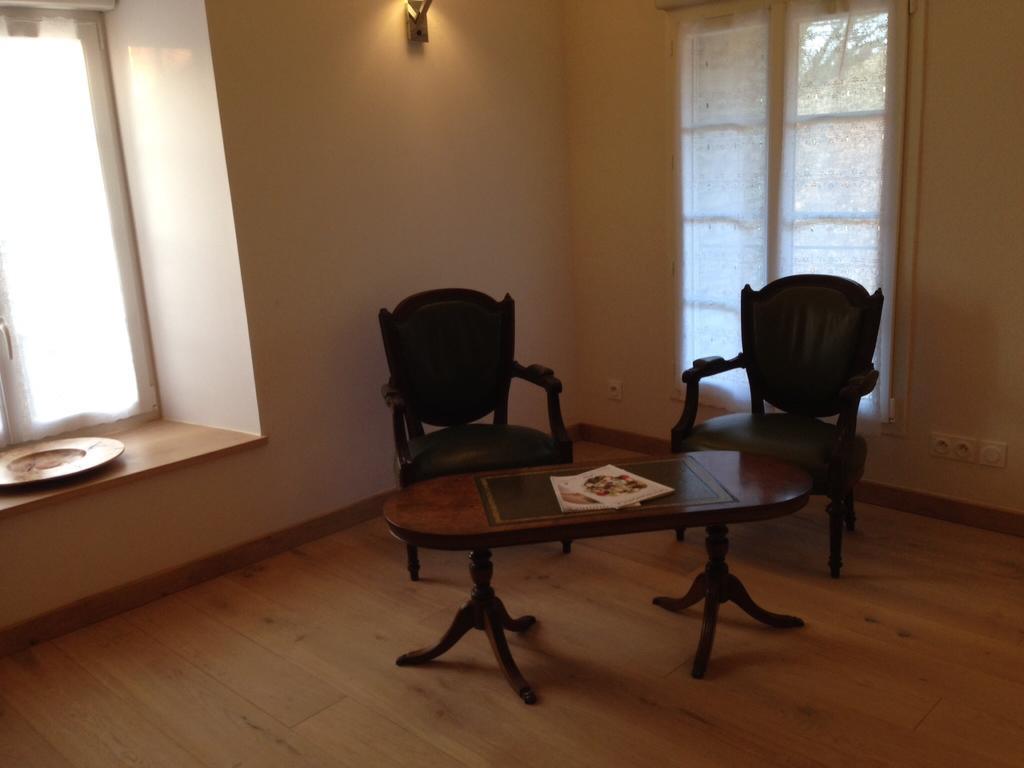 Bed and Breakfast Le Manoir De La Vieille Douve Bourg-d'Ire Zimmer foto